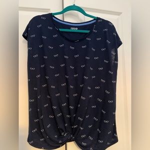 NWOT Adorable navy tee with eyeglass designs
